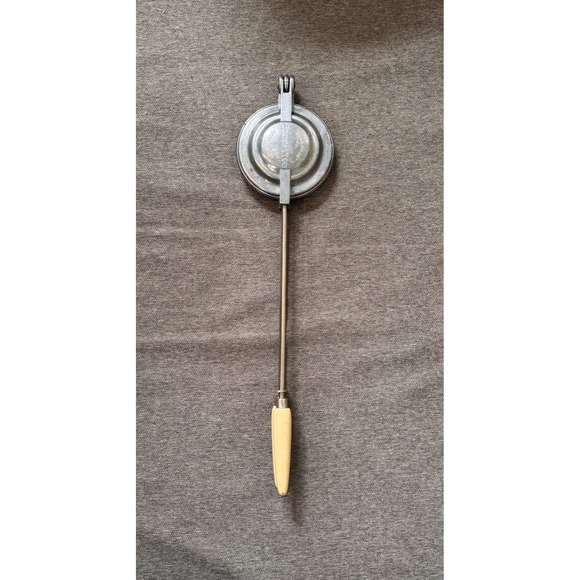 Toas-Tite Other - Vintage Toas-Tite Sandwich Toaster Cast Aluminum Pie Iron Campfire Tool Bakelite